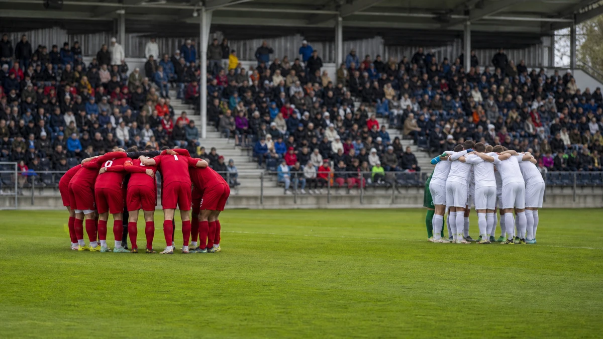Spillsituasjon fra en fotballkamp i OBOS-ligaen.